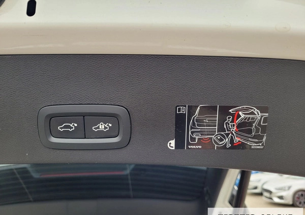 Volvo XC 40 cena 144777 przebieg: 87800, rok produkcji 2020 z Czarne małe 596